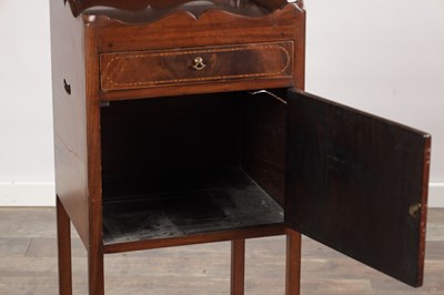 Lot 1510 - A GEORGE III MAHOGANY BEDSIDE COMMODE