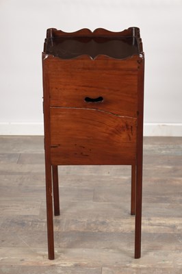 Lot 1510 - A GEORGE III MAHOGANY BEDSIDE COMMODE