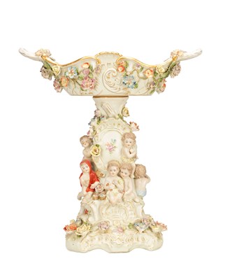Lot 695 - AN EARLY 20TH CENTURY SITZENDORF PORCELAIN CENTREPIECE