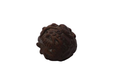 Lot 783 - AN 18TH CENTURY JAPANESE CARVED BOXWOOD NETSUKE