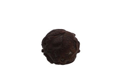 Lot 783 - AN 18TH CENTURY JAPANESE CARVED BOXWOOD NETSUKE