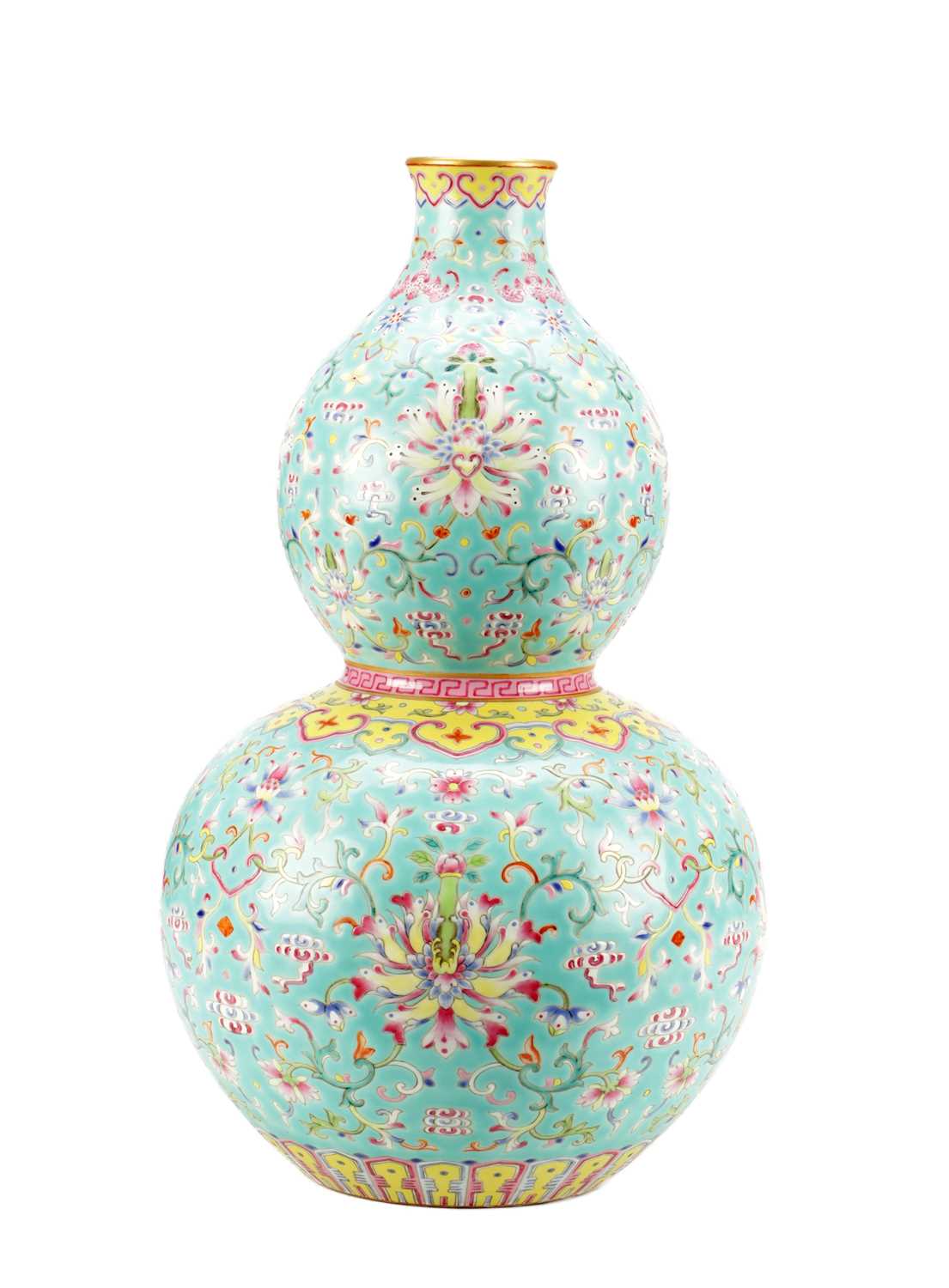 Lot 713 - A 20TH CENTURY CHINESE PORCELAIN DOUBLE-GOURD FAMILLE ROSE VASE