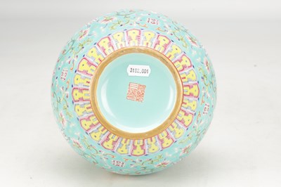 Lot 713 - A 20TH CENTURY CHINESE PORCELAIN DOUBLE-GOURD FAMILLE ROSE VASE