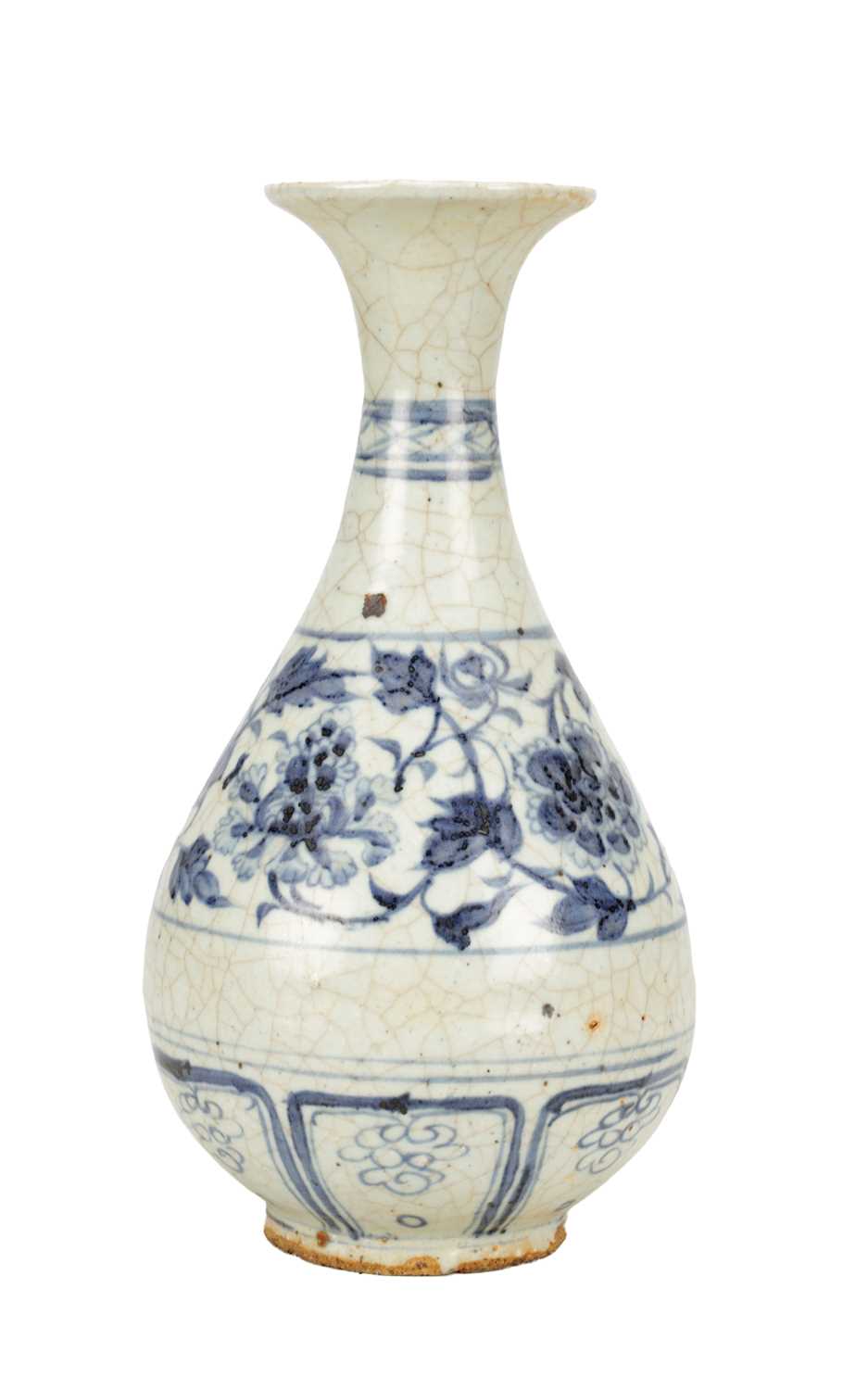 Lot 726 - AN 18TH/19TH CENTURY CHINESE BLUE AND WHITE PORCELAIN PEAR-SHAPED VASE