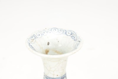 Lot 726 - AN 18TH/19TH CENTURY CHINESE BLUE AND WHITE PORCELAIN PEAR-SHAPED VASE