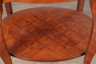Lot 1493 - AN EARLY 20TH CENTURY FRENCH KINGWOOD AND PORCELAIN PLAQUE OVAL LAMP TABLE