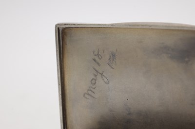 Lot 77 - AN EARLY 20TH CENTURY SILVER CIGARETTE BOX WITH ENAMEL INITIALS
