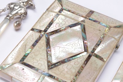 Lot 32 - A COLLECTION OF MOTHER OF PEARL PIECES