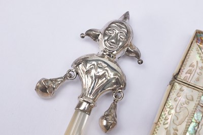 Lot 32 - A COLLECTION OF MOTHER OF PEARL PIECES