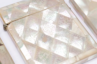 Lot 32 - A COLLECTION OF MOTHER OF PEARL PIECES
