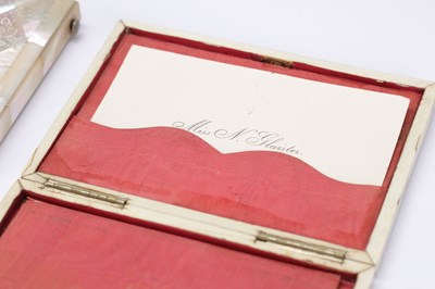 Lot 32 - A COLLECTION OF MOTHER OF PEARL PIECES