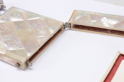 Lot 32 - A COLLECTION OF MOTHER OF PEARL PIECES