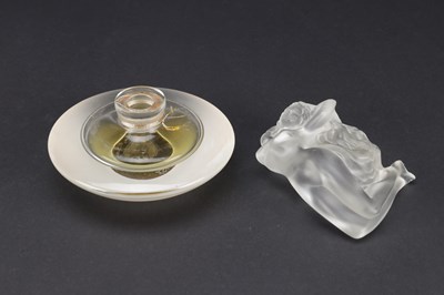 Lot 550 - A LALIQUE GLASS 'APHRODITE' LIMITED EDITION PERFUME BOTTLE