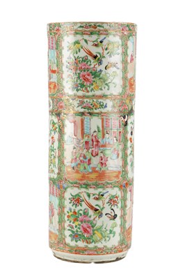 Lot 810 - A 19TH CENTURY CANTONESE PORCELAIN STICK STAND