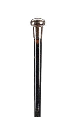 Lot 1455 - A GEORGE V ENGLISH SILVER-TOPPED LACQUERED WALKING STICK