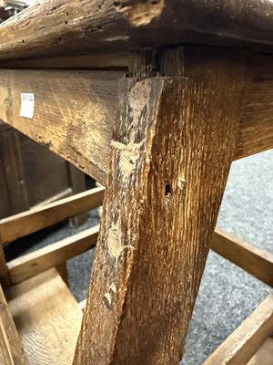 Lot 1581 - A 19TH CENTURY OAK METAMORPHIC STOOL / LIBRARY STEPS