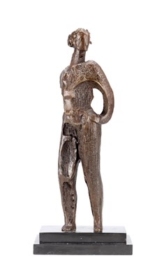 Lot 1088 - A BRONZE FIGURE ON STEPPED MARBLE PLINTH