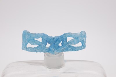 Lot 543 - RENE LALIQUE A BLUE STAINED DEUX FIGURES PERFUME BOTTLE