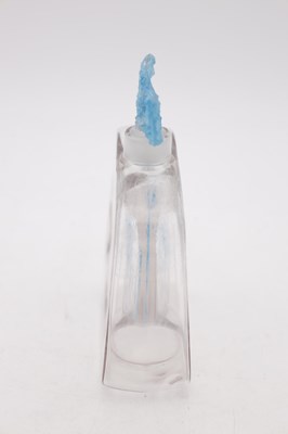 Lot 543 - RENE LALIQUE A BLUE STAINED DEUX FIGURES PERFUME BOTTLE