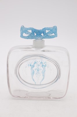 Lot 543 - RENE LALIQUE A BLUE STAINED DEUX FIGURES PERFUME BOTTLE