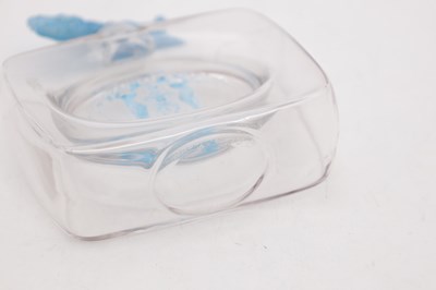 Lot 543 - RENE LALIQUE A BLUE STAINED DEUX FIGURES PERFUME BOTTLE