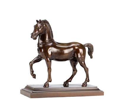 Lot 1106 - A PATINATED BRONZE HORSE ON A STEPPED RECTANGULAR BASE