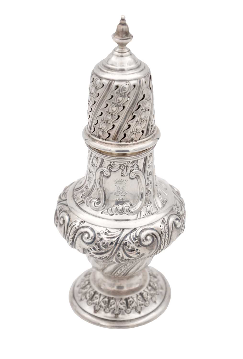 Lot 2 - A LATE 19TH CENTURY ENGLISH SILVER CASTER