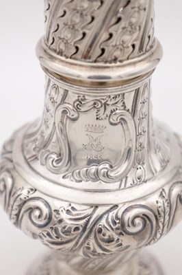 Lot 2 - A LATE 19TH CENTURY ENGLISH SILVER CASTER