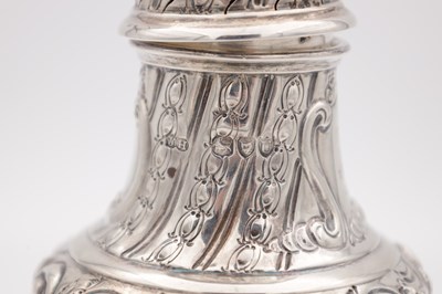 Lot 2 - A LATE 19TH CENTURY ENGLISH SILVER CASTER