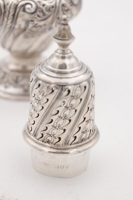 Lot 2 - A LATE 19TH CENTURY ENGLISH SILVER CASTER