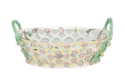 Lot 684 - A RARE 18TH CENTURY WORCESTER PORCELAIN LATTICEWORK BASKET