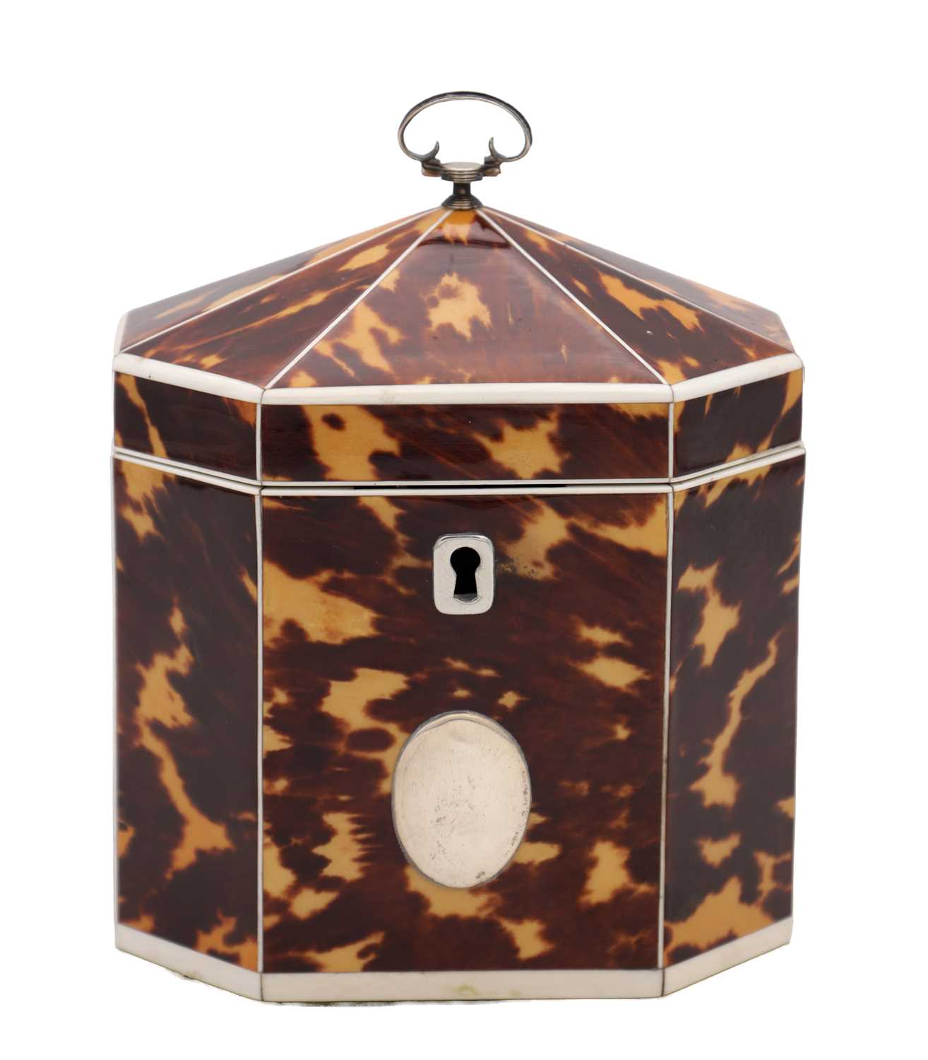 Lot 1390 - AN EARLY 19TH CENTURY IVORY STRUNG TORTOISESHELL OCTAGONAL TENT TOP TEA CADDY