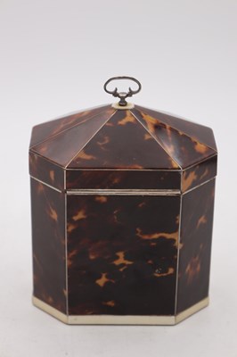 Lot 1381 - AN EARLY 19TH CENTURY IVORY AND SILVER STRUNG TORTOISESHELL OCTAGONAL TENT TOP TEA CADDY