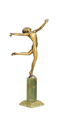 Lot 1136 - JOSEF LORENZL AN AUSTRIAN ART DECO GILT BRONZE FIGURE OF A NUDE DANCER ON GREEN ONYX BASE