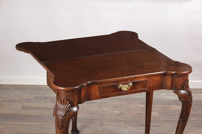 Lot 1689 - A QUEEN ANNE FIGURED WALNUT TEA TABLE