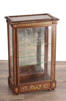 Lot 1660 - AN EARLY 20TH CENTURY FRENCH MINIATURE ORMOLU MOUNTED MAHOGANY GLAZED DISPLAY CABINET