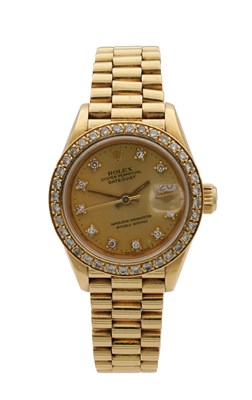 Lot 479 - A LADIES ROLEX 18CT YELLOW GOLD AND DIAMOND OYSTER PERPETUAL DATEJUST WRIST WATCH
