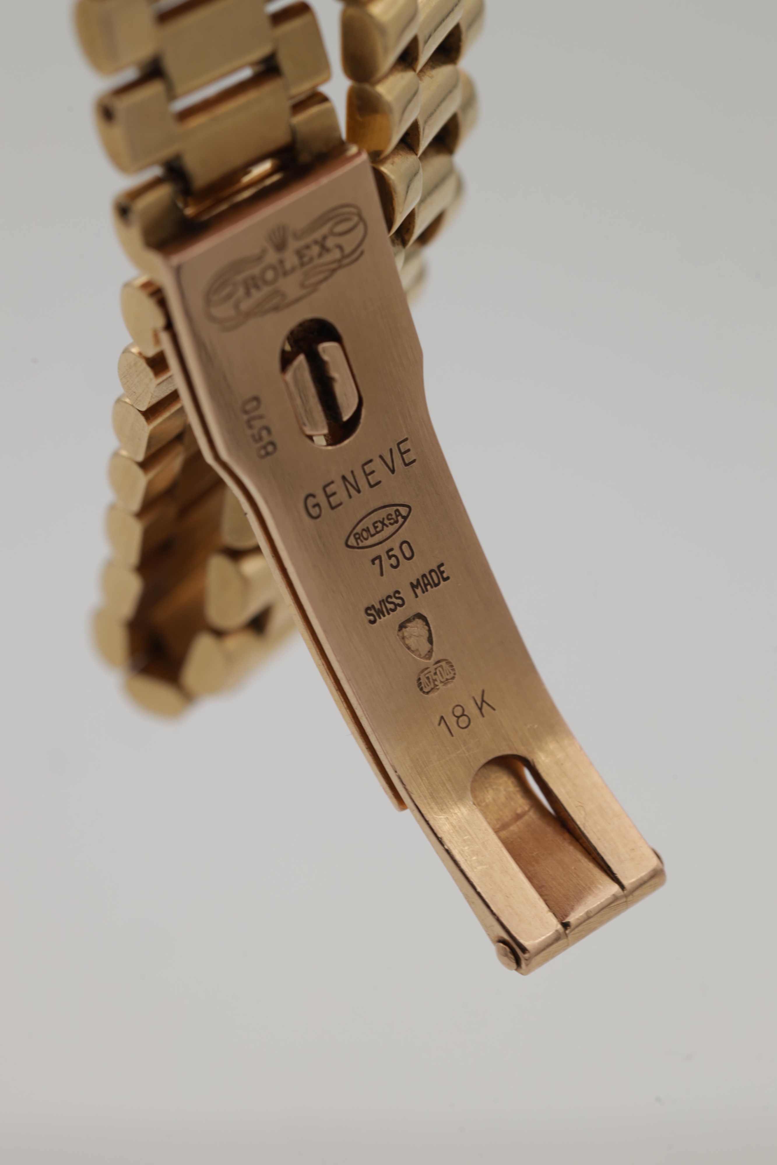 Lot 502 - A LADIES ROLEX 18CT YELLOW GOLD AND DIAMOND