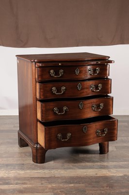 Lot 1515 - AN UNUSUAL GEORGE III STYLE MAHOGANY SERPENTINE CHEST OF DRAWERS WITH BRUSHING SLIDE