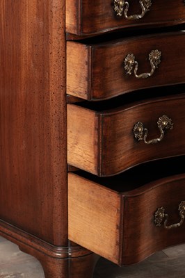 Lot 1515 - AN UNUSUAL GEORGE III STYLE MAHOGANY SERPENTINE CHEST OF DRAWERS WITH BRUSHING SLIDE
