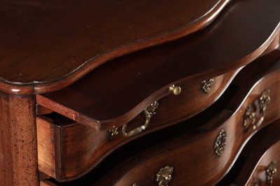 Lot 1515 - AN UNUSUAL GEORGE III STYLE MAHOGANY SERPENTINE CHEST OF DRAWERS WITH BRUSHING SLIDE