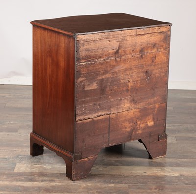 Lot 1515 - AN UNUSUAL GEORGE III STYLE MAHOGANY SERPENTINE CHEST OF DRAWERS WITH BRUSHING SLIDE