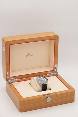 Lot A GENTLEMAN'S STEEL AND SEDNA GOLD OMEGA SEAMASTER DIVER 300 WRIST WATCH