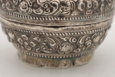 Lot 83 - A 19TH/20TH CENTURY SILVER REPOUSSE BETEL BOX