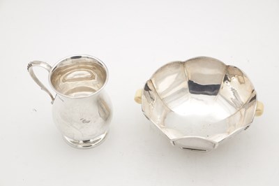 Lot 117 - TWO EARLY 20TH CENTURY ENGLISH SILVER ITEMS