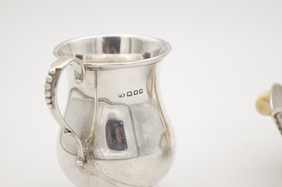 Lot 117 - TWO EARLY 20TH CENTURY ENGLISH SILVER ITEMS