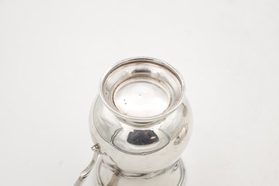 Lot 117 - TWO EARLY 20TH CENTURY ENGLISH SILVER ITEMS