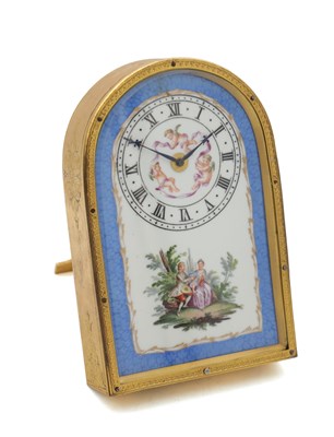 Lot 1322 - A 19TH CENTURY THOMAS COLE STYLE GILT BRASS STRUT CLOCK WITH PAINTED PORCELAIN DIAL