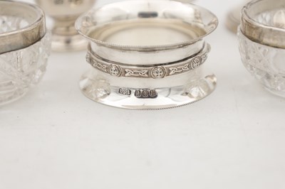 Lot 23 - A MIXED LOT OF 20TH CENTURY ENGLISH AND IRISH SILVER AND CUT GLASS TABLE ITEMS