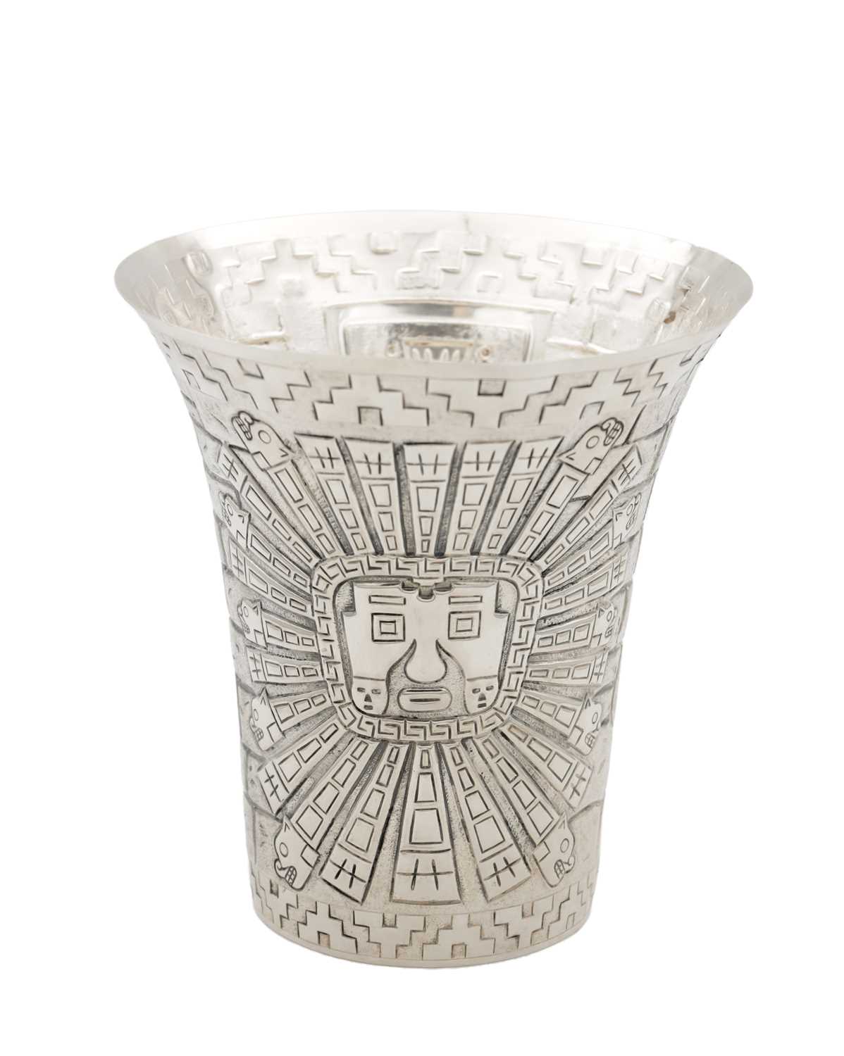 Lot 38 - AN EARLY 20TH CENTURY PERUVIAN SILVER VASE BY CAMUSSO, LIMA